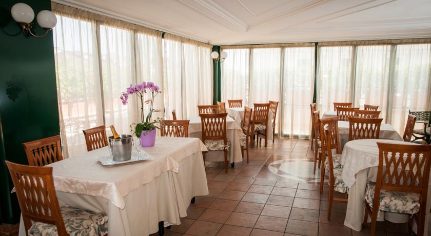 רומא Hotel Palladium Palace מראה חיצוני תמונה